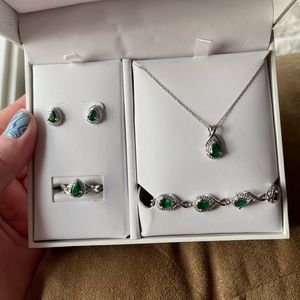 Emerald Jewelry Set